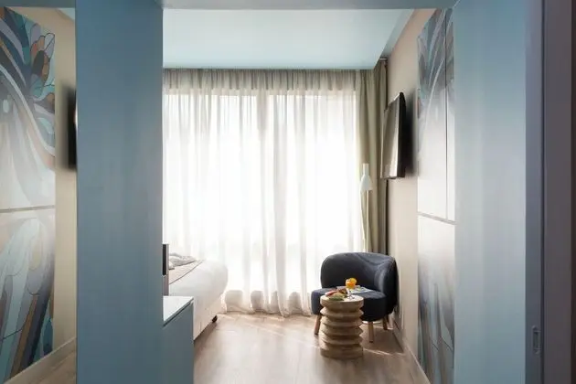 Urban Large King Room with City View