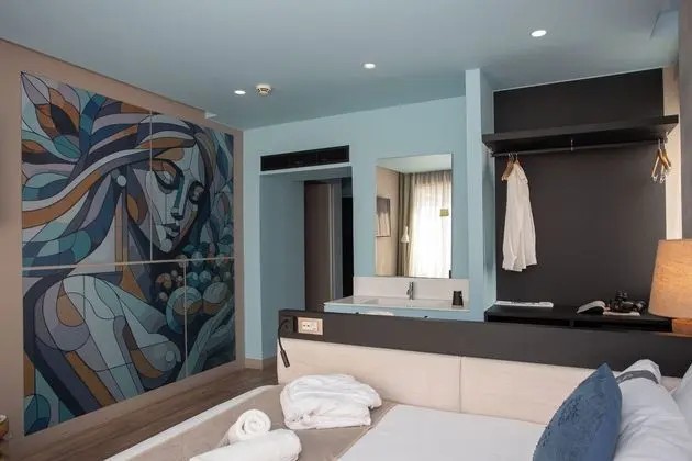Urban Large King Room with City View