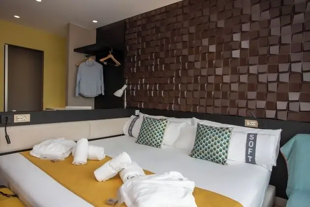 Urban Large King Room with City View