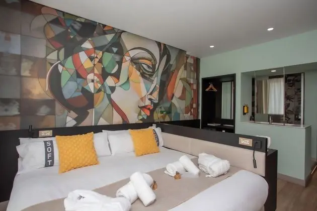 Urban Large King Room with City View