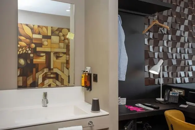 Urban Large King Room with City View