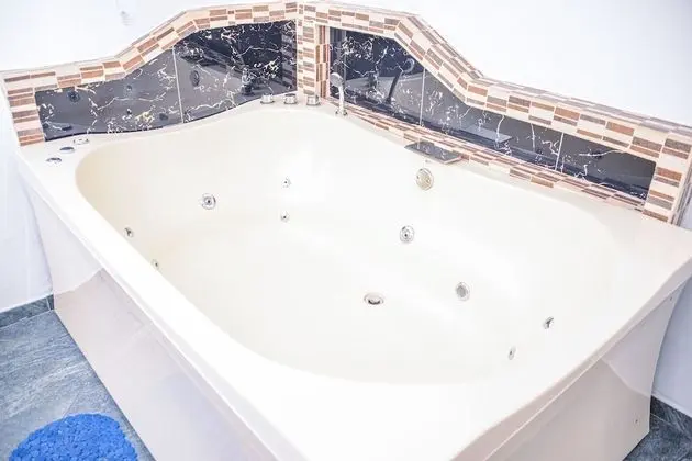 Comfort Apart Daire, 3 Yatak Odası, Sıcak Su Havuzu, Şehir Manzaralı
