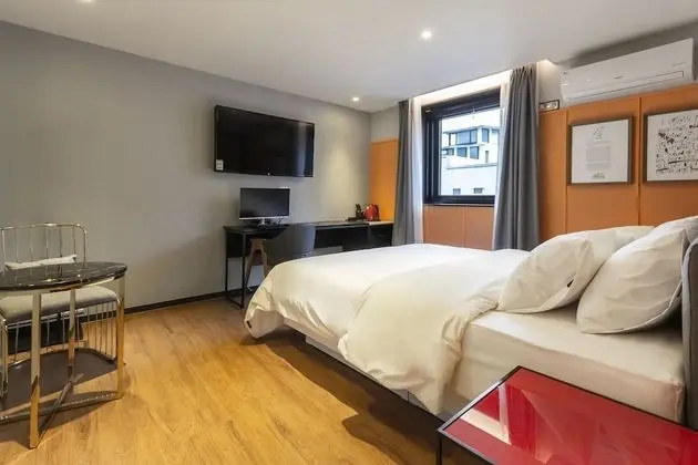 Premium Tek Büyük Yataklı Oda