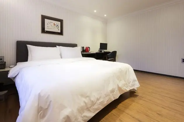 Standard Tek Büyük Yataklı Oda