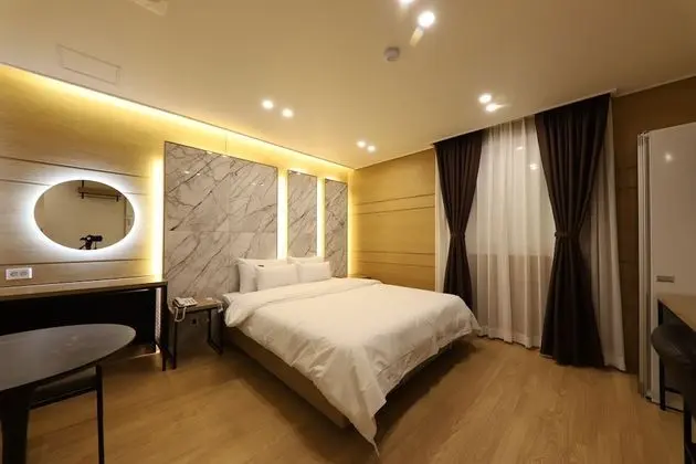Deluxe Tek Büyük Yataklı Oda