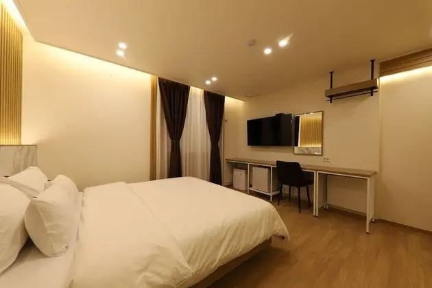 Standard Tek Büyük Yataklı Oda