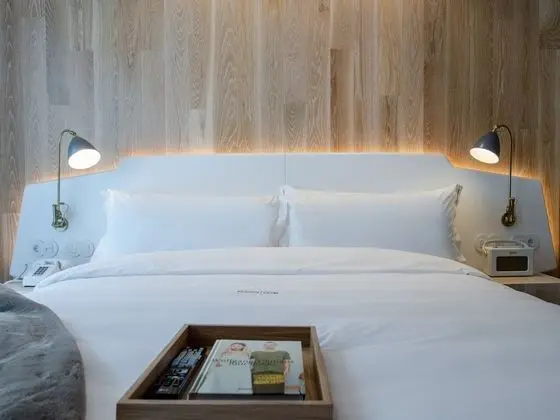 Contemporary Standard Small Room