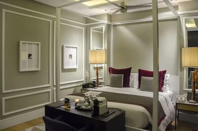 Small Room With Street View