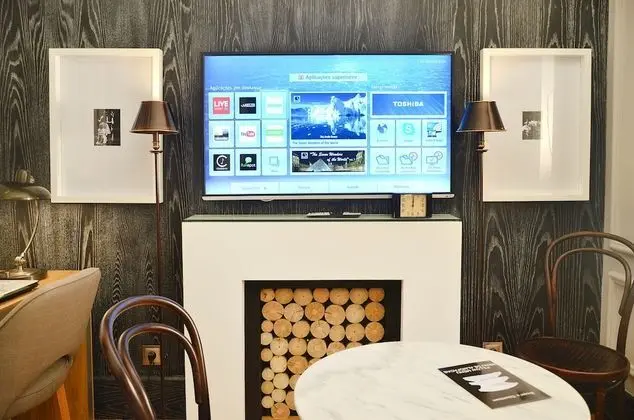 Small Room With Street View