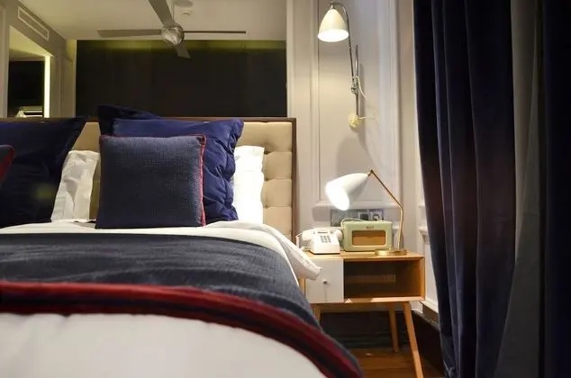 Small Room With Street View