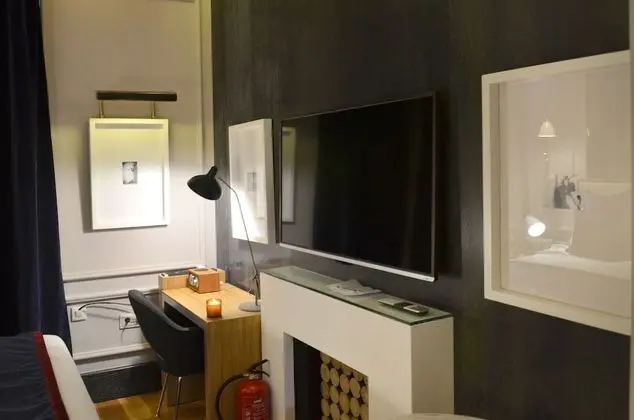 Small Room With Street View