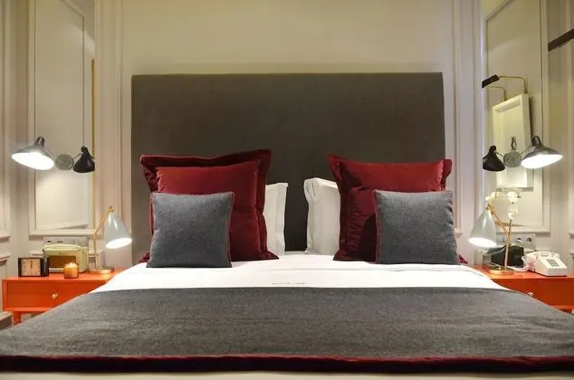 Small Room With Street View