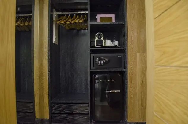 Small Room With Street View