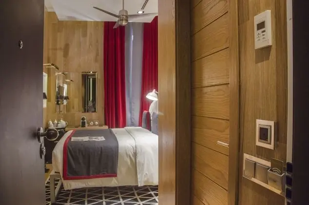 Small Room With Street View