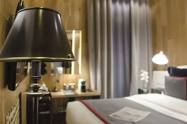 Small Room With Street View