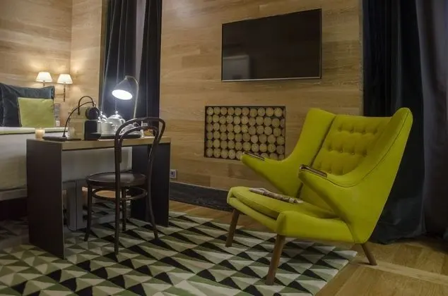 Small Room With Street View