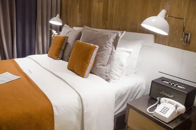 Small Room With Street View