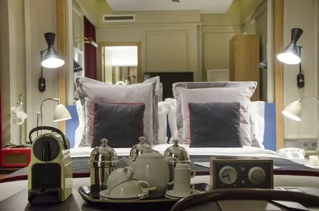 Small Room With Street View