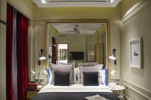 Small Room With Street View