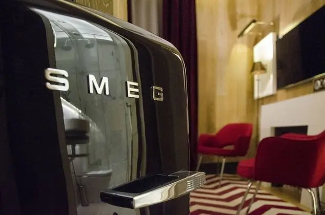 Small Room With Street View