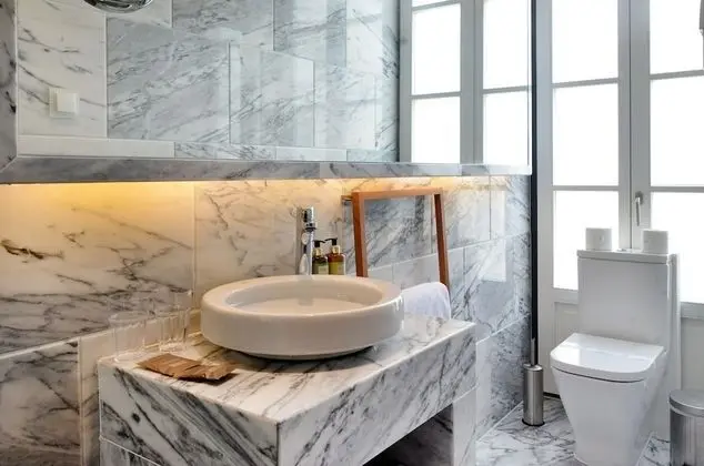 Small Room With Street View