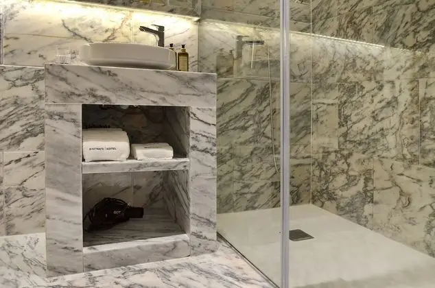 Small Room With Street View