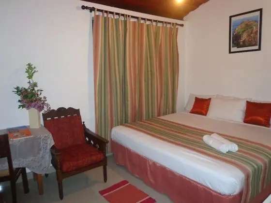 Deluxe Tek Büyük Yataklı Oda, Balkon, Bahçe Manzaralı
