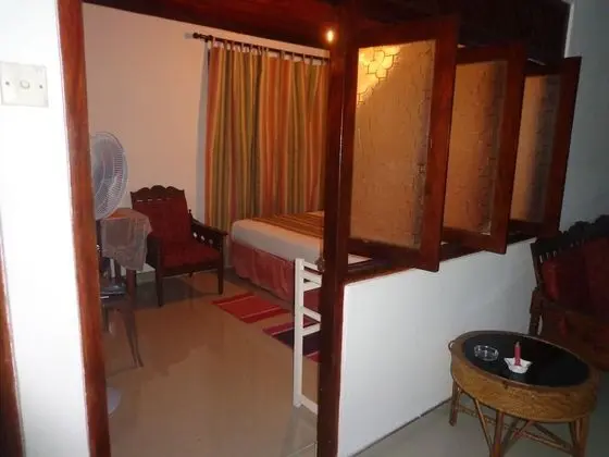 Deluxe Tek Büyük Yataklı Oda, Balkon, Bahçe Manzaralı