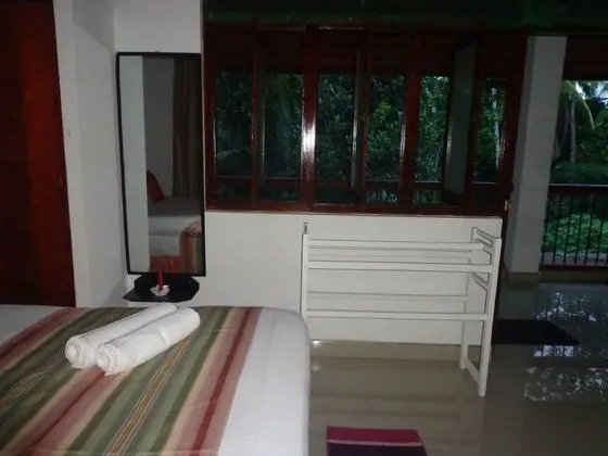 Deluxe Tek Büyük Yataklı Oda, Balkon, Bahçe Manzaralı