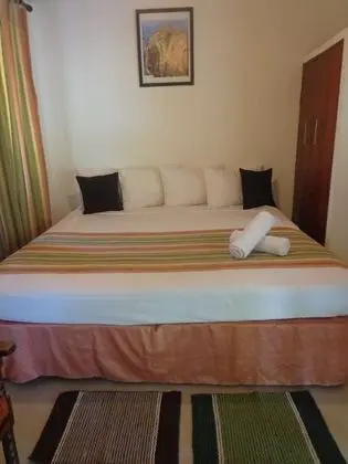 Deluxe Tek Büyük Yataklı Oda, Balkon, Bahçe Manzaralı