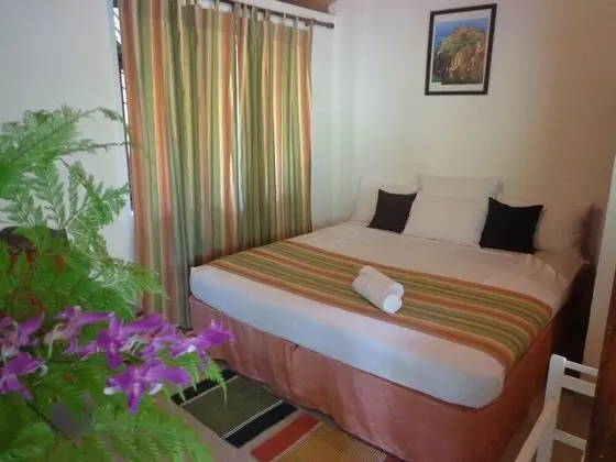 Deluxe Tek Büyük Yataklı Oda, Balkon, Bahçe Manzaralı