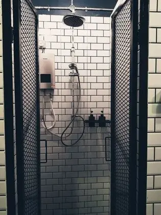 Ortak Ranzalı Oda, Karma Ranzalı Oda, Ortak Banyo