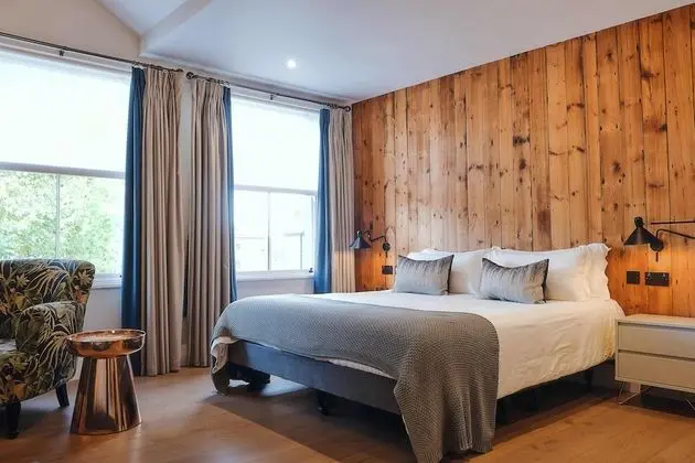 Deluxe Tek Büyük Yataklı Oda