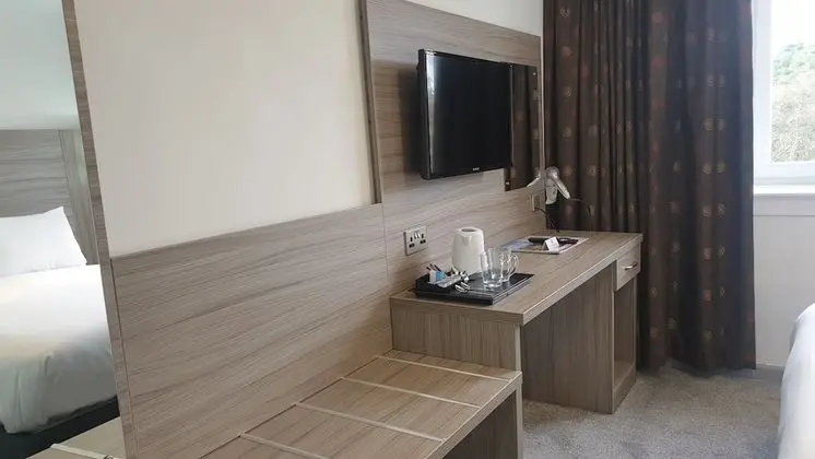 Club Tek Büyük Yataklı Oda