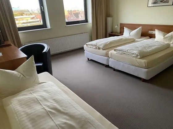Basic Üç Kişilik Oda, Nehir Manzaralı