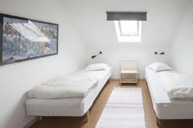 Basic Tek Büyük veya İki Ayrı Yataklı Oda (WC in room, shared shower)