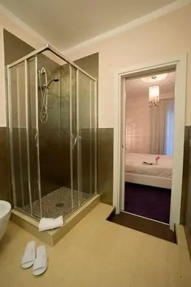Büyük Yataklı Tek Kişilik Oda