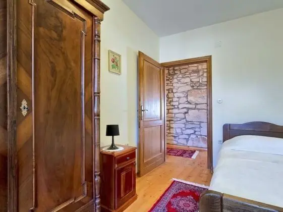 Ev (Bruna - rustic stone house - H(6))