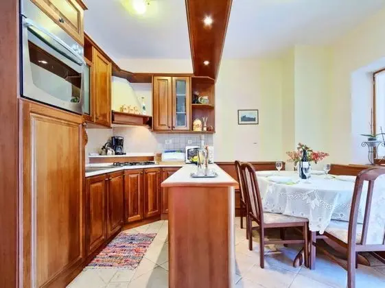 Ev (Bruna - rustic stone house - H(6))