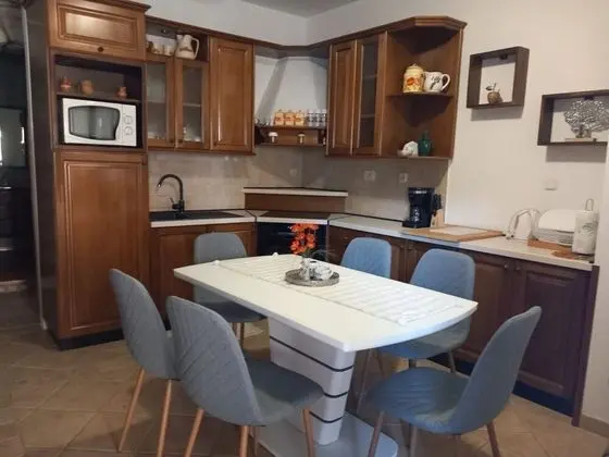 Ev (Bruna - rustic stone house - H(6))