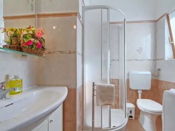 Ev (Bruna - rustic stone house - H(6))