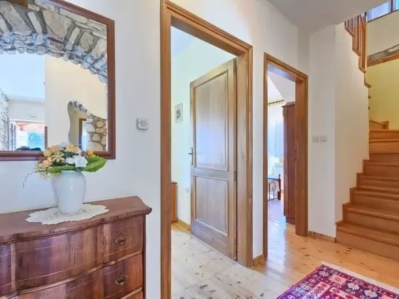 Ev (Bruna - rustic stone house - H(6))