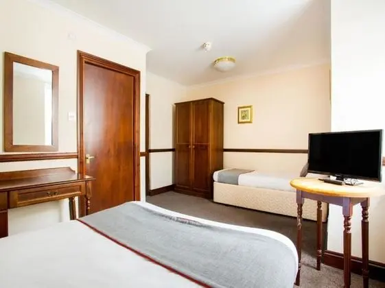 Deluxe Üç Kişilik Oda, Banyolu/Duşlu