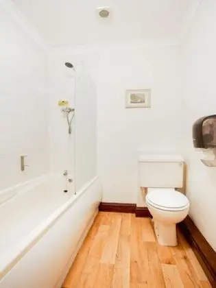 Deluxe Üç Kişilik Oda, Banyolu/Duşlu
