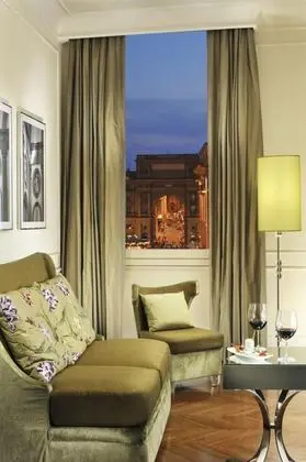 Junior Süit, Executive Katı