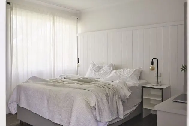 The Loft Queen Bed Suite (Upstairs / rear of premises / private room)