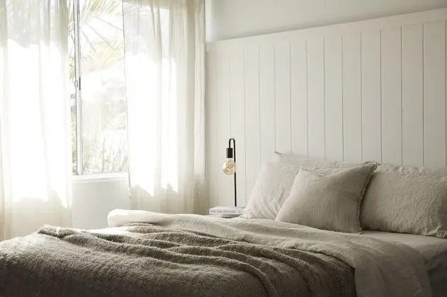The Loft Queen Bed Suite (Upstairs / rear of premises / private room)