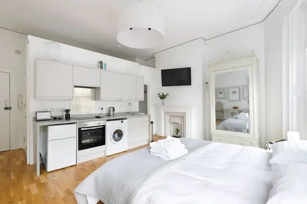 Stüdyo (Chic Opulent Studio By The Beach)