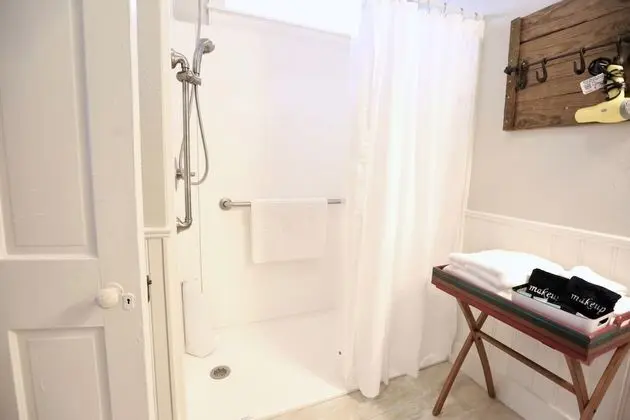 Bob Bunker Room - Queen Bed,1st Floor, ADA, No Pets
