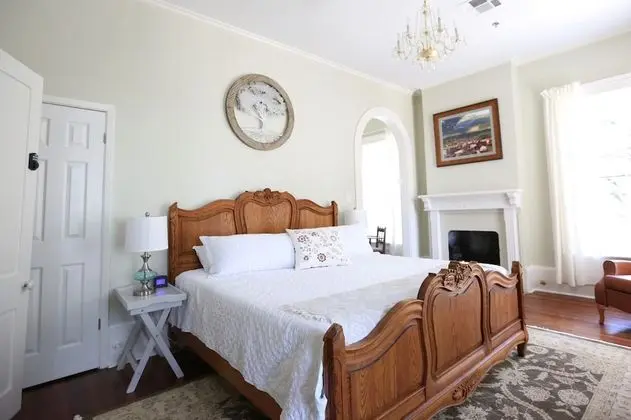 Chisholm Trail - King Bed, 2nd Floor, No Pets